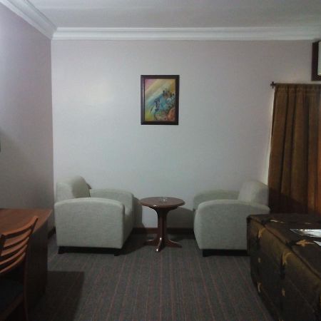 Denis Hotel Abuja Mobushipe Eksteriør bilde