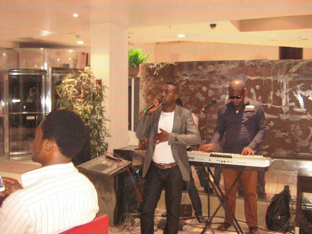 Denis Hotel Abuja Mobushipe Eksteriør bilde