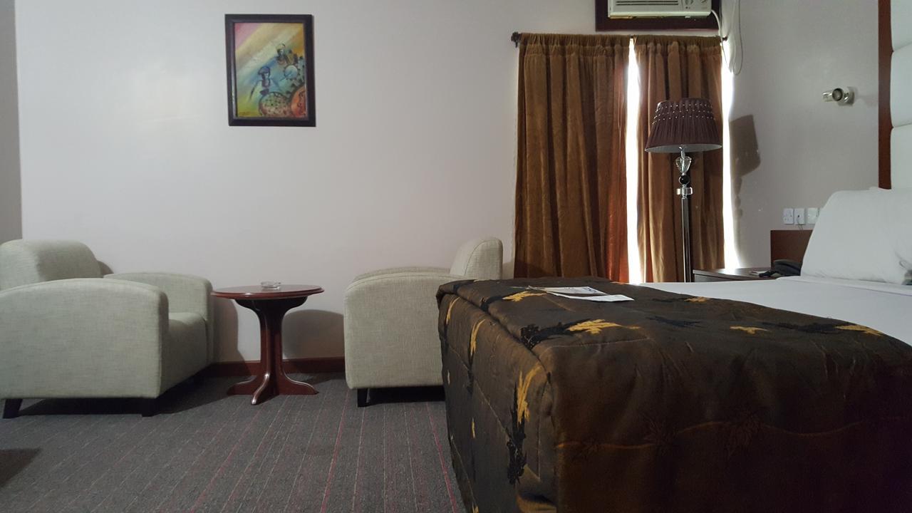 Denis Hotel Abuja Mobushipe Eksteriør bilde