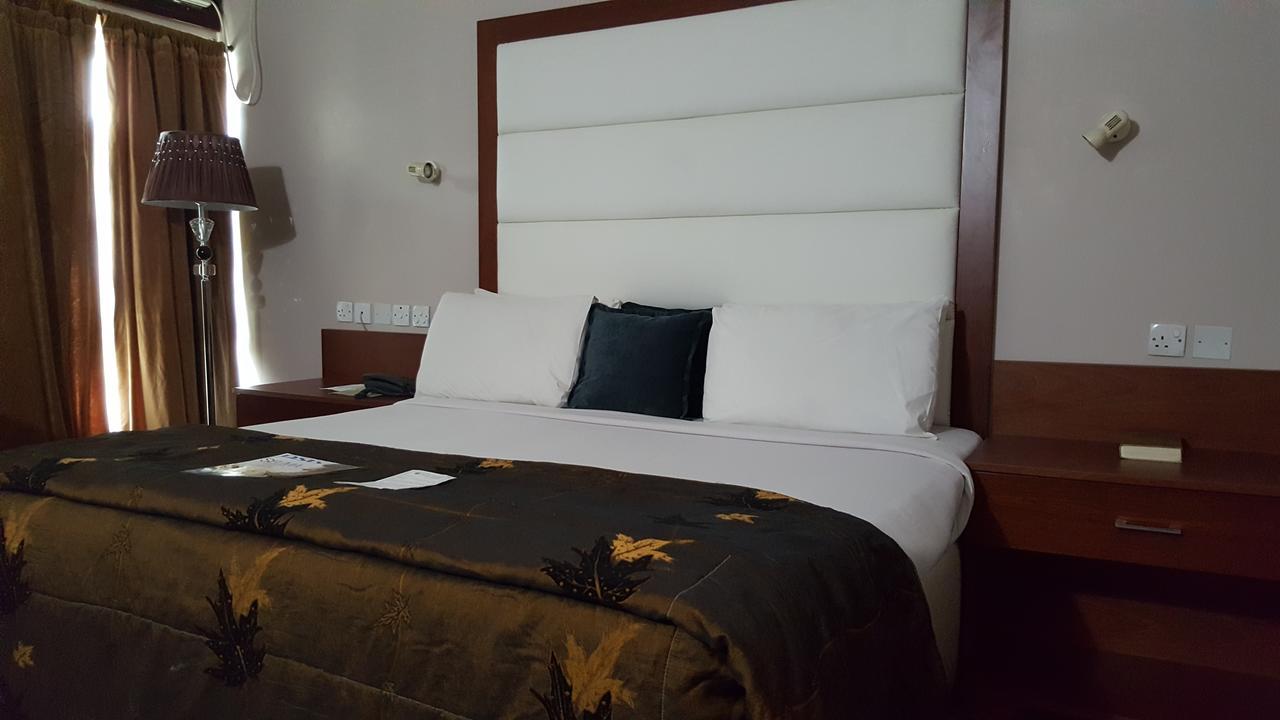 Denis Hotel Abuja Mobushipe Eksteriør bilde
